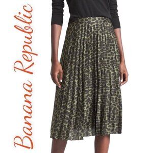 BANANA REPUBLIC Satin Pleated Cheetah Animal Print Midi Skirt,‎ Size 12P